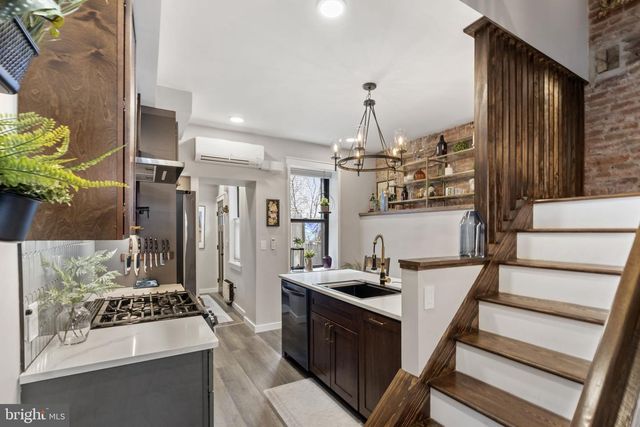 526 E THOMPSON ST, Philadelphia, PA 19125