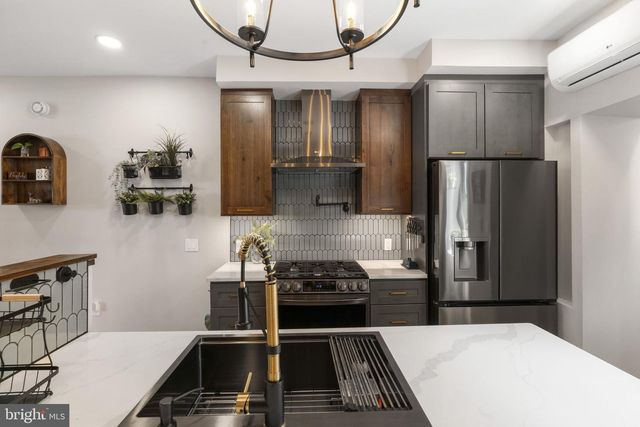 526 E THOMPSON ST, Philadelphia, PA 19125