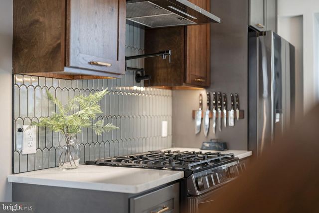 526 E THOMPSON ST, Philadelphia, PA 19125