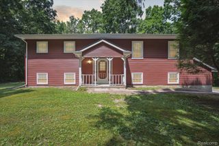 5849 Whispering Oaks Drive, Howell, MI 48855