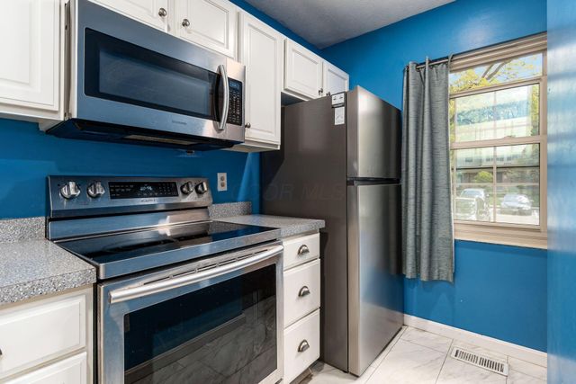 493 Foxtrail Circle E, Westerville, OH 43081