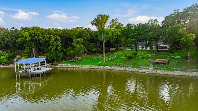 7250 Briar Road, Azle, TX 76020