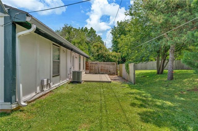 3233 Glacier Drive, Lawrence, KS 66047