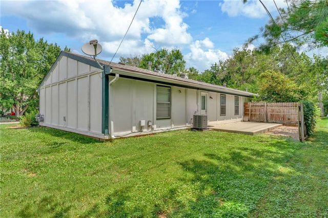 3233 Glacier Drive, Lawrence, KS 66047