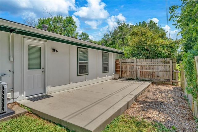 3233 Glacier Drive, Lawrence, KS 66047