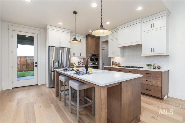 8320 W Meltwater Ln, Eagle, ID 83616