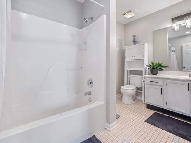 304 Nautical Way D, Elgin, IL 60123