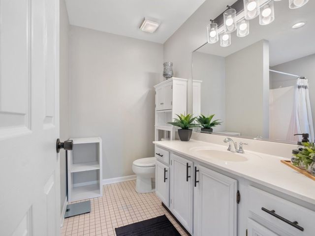 304 Nautical Way D, Elgin, IL 60123