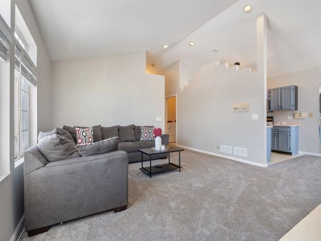 304 Nautical Way D, Elgin, IL 60123