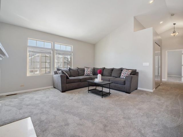 304 Nautical Way D, Elgin, IL 60123