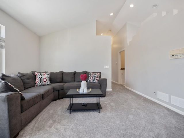 304 Nautical Way D, Elgin, IL 60123