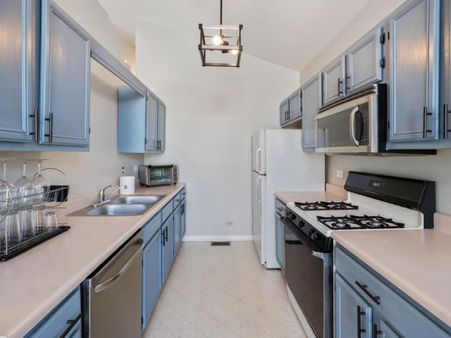 304 Nautical Way D, Elgin, IL 60123