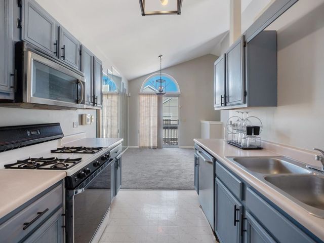 304 Nautical Way D, Elgin, IL 60123