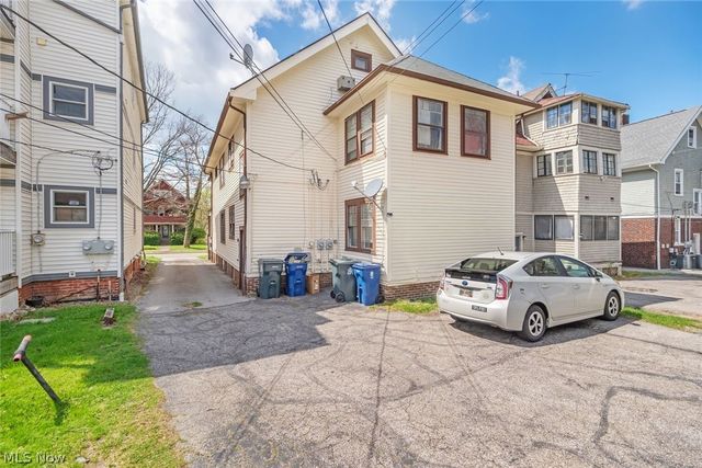 1695 Glenmont Road Lower, Cleveland Heights, OH 44118
