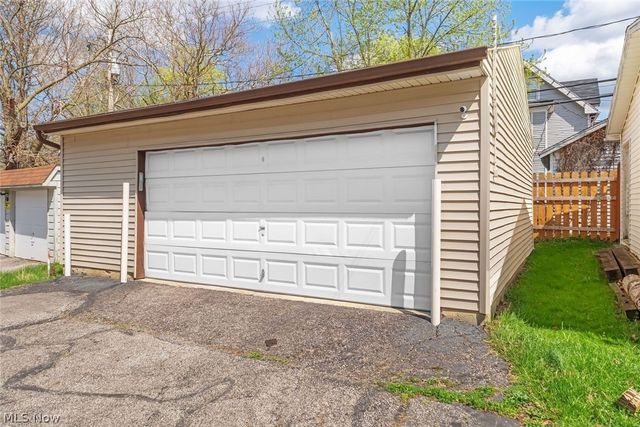 1695 Glenmont Road Lower, Cleveland Heights, OH 44118