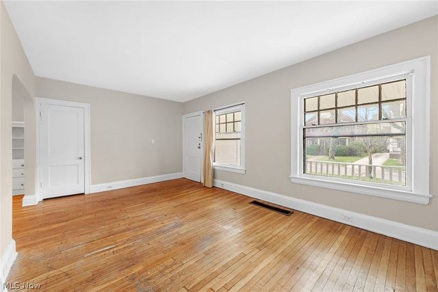 1695 Glenmont Road Lower, Cleveland Heights, OH 44118