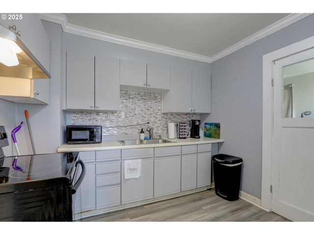 804 E 13TH St, The Dalles, OR 97058