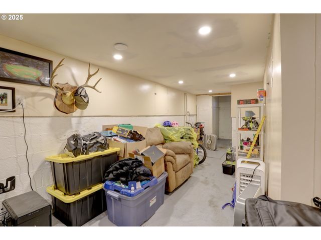 804 E 13TH St, The Dalles, OR 97058