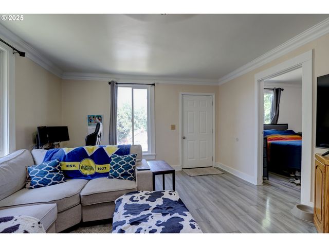 804 E 13TH St, The Dalles, OR 97058