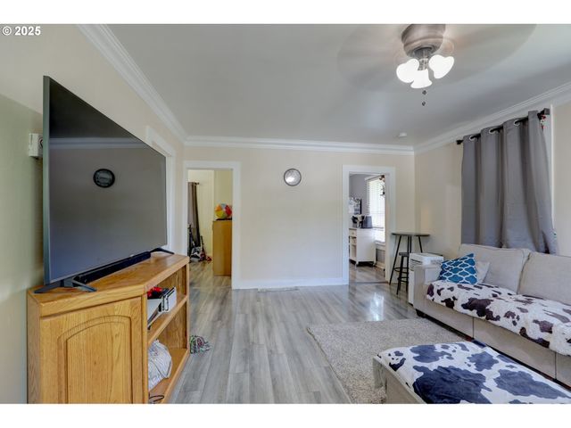 804 E 13TH St, The Dalles, OR 97058