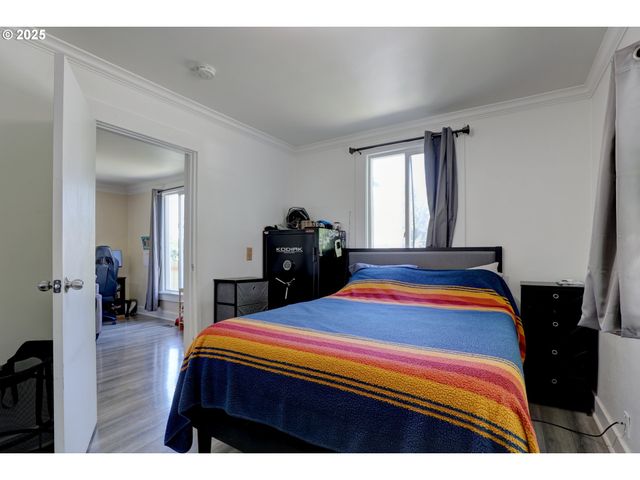 804 E 13TH St, The Dalles, OR 97058