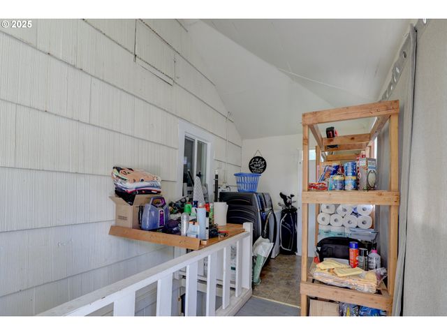 804 E 13TH St, The Dalles, OR 97058