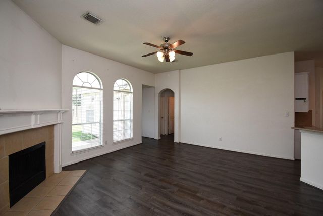 128 Long Canyon Lane, Richmond, TX 77469