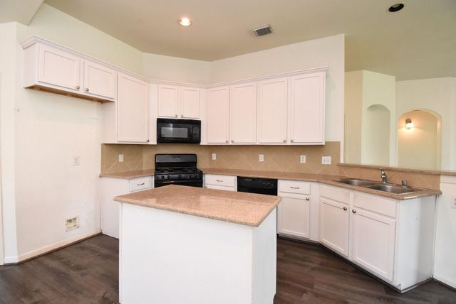 128 Long Canyon Lane, Richmond, TX 77469