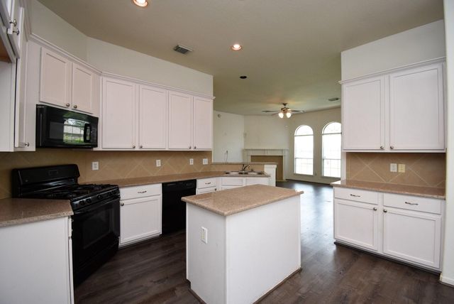128 Long Canyon Lane, Richmond, TX 77469