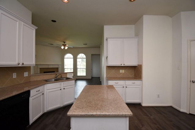 128 Long Canyon Lane, Richmond, TX 77469