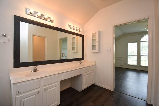 128 Long Canyon Lane, Richmond, TX 77469