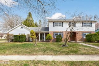 734 Mckinley Drive, Bowling Green, OH 43402