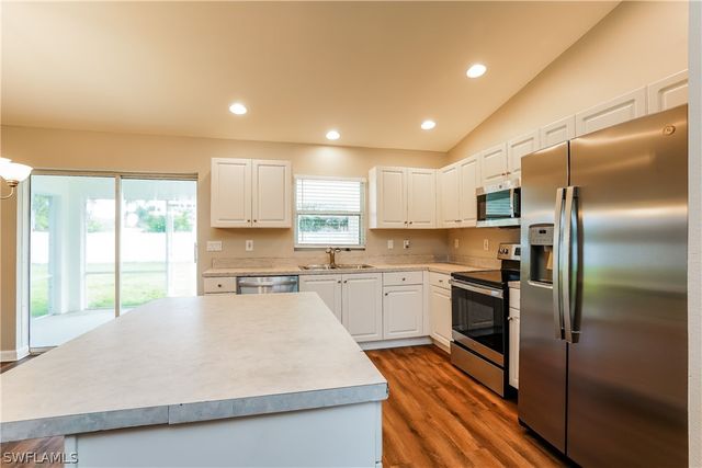 617 SE 27th ST, Cape Coral, FL 33904