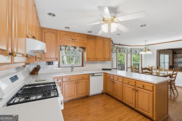 2931 Winding Circle SW, Lilburn, GA 30047