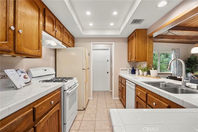 119 Helen, Fullerton, CA 92835