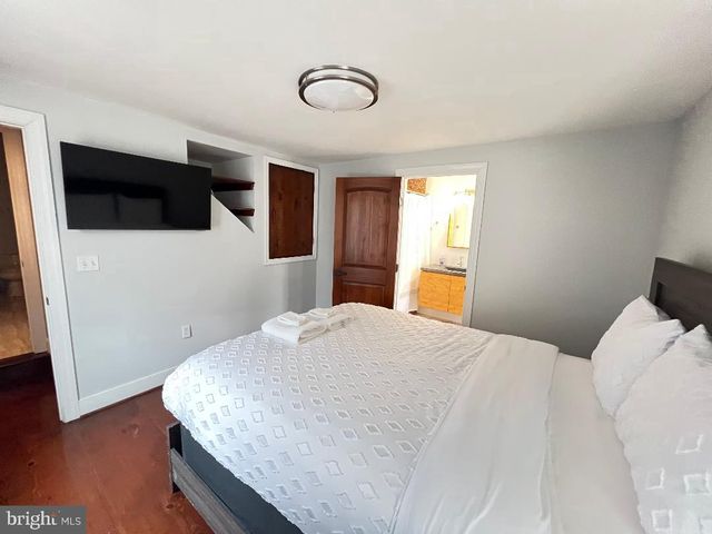 1533 W LOMBARD W, Baltimore, MD 21223