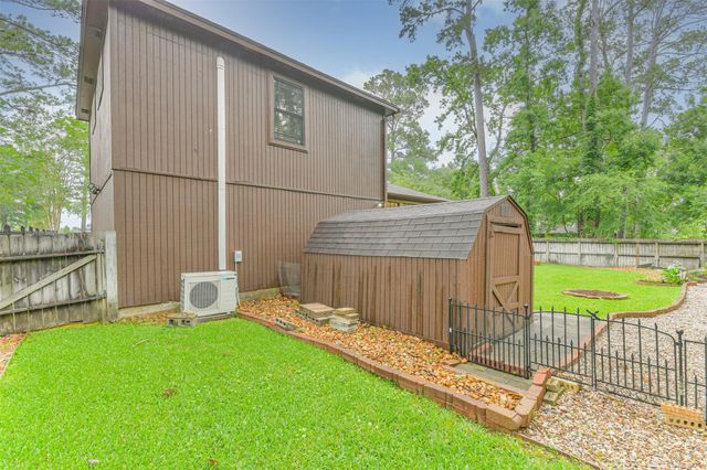 252 Springs Edge Drive, Conroe, TX 77356