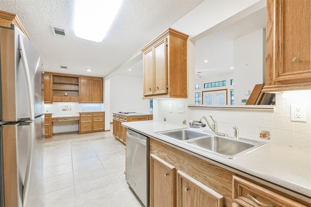 252 Springs Edge Drive, Conroe, TX 77356