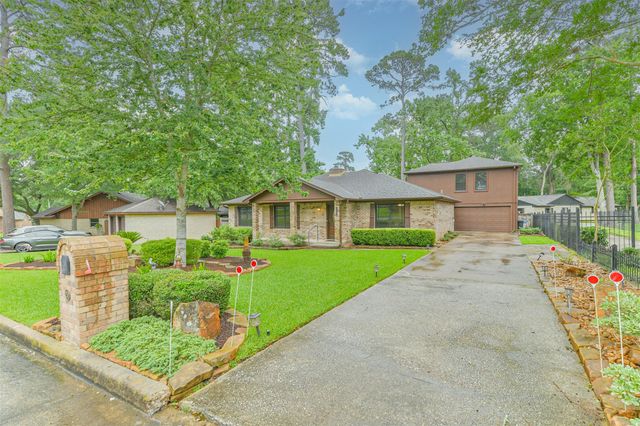 252 Springs Edge Drive, Conroe, TX 77356