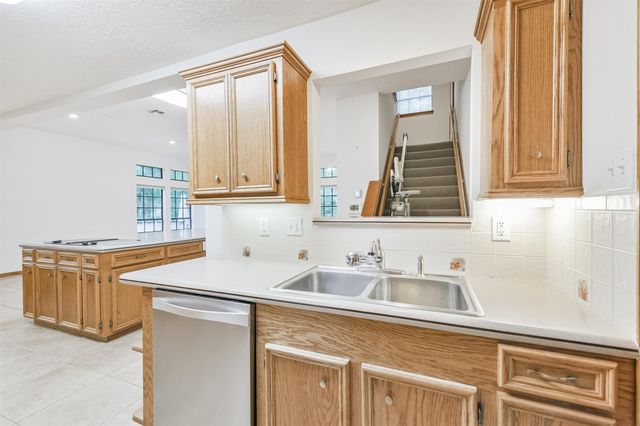 252 Springs Edge Drive, Conroe, TX 77356