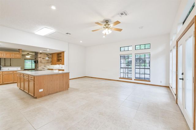 252 Springs Edge Drive, Conroe, TX 77356