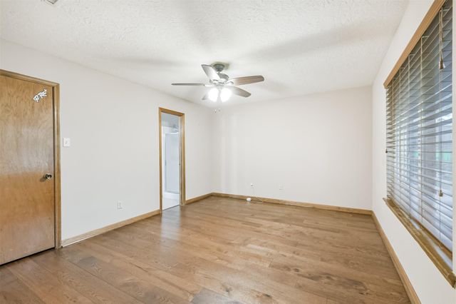 252 Springs Edge Drive, Conroe, TX 77356