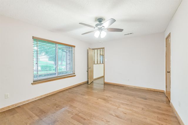 252 Springs Edge Drive, Conroe, TX 77356