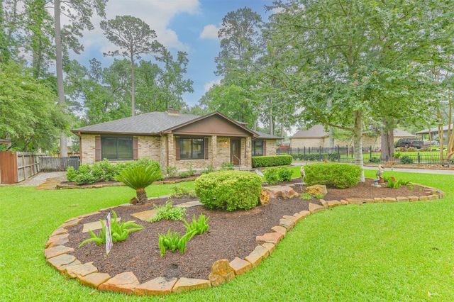 252 Springs Edge Drive, Conroe, TX 77356