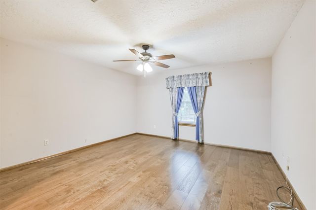 252 Springs Edge Drive, Conroe, TX 77356