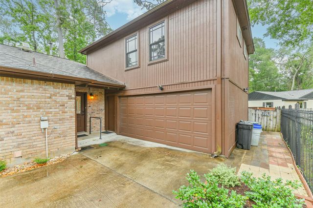 252 Springs Edge Drive, Conroe, TX 77356