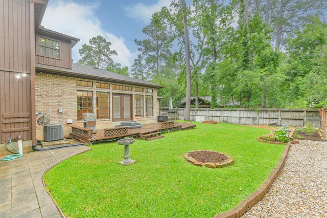 252 Springs Edge Drive, Conroe, TX 77356