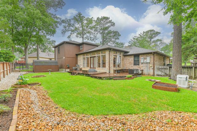 252 Springs Edge Drive, Conroe, TX 77356