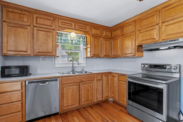 1433 E Division Street, Springfield, MO 65803