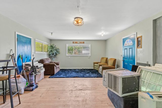 1433 E Division Street, Springfield, MO 65803